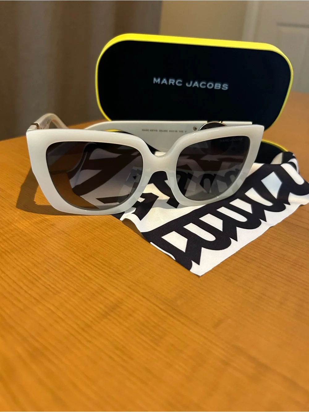 🕶️ Marc Jacobs MARC 687/S Designer Sunglasses – Ivory & Gray Gradient